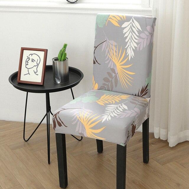 Grått Stoltrekk Med Flerfargede Mønstre