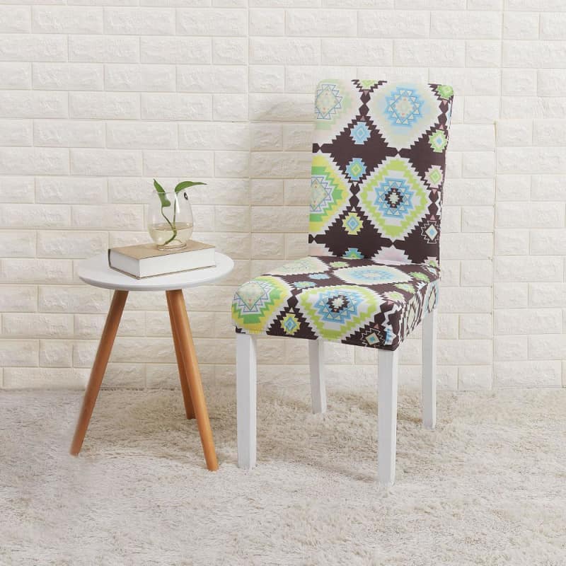 Brunt Stoltrekk Med Hvitt, Grønt Og Blått Mønster